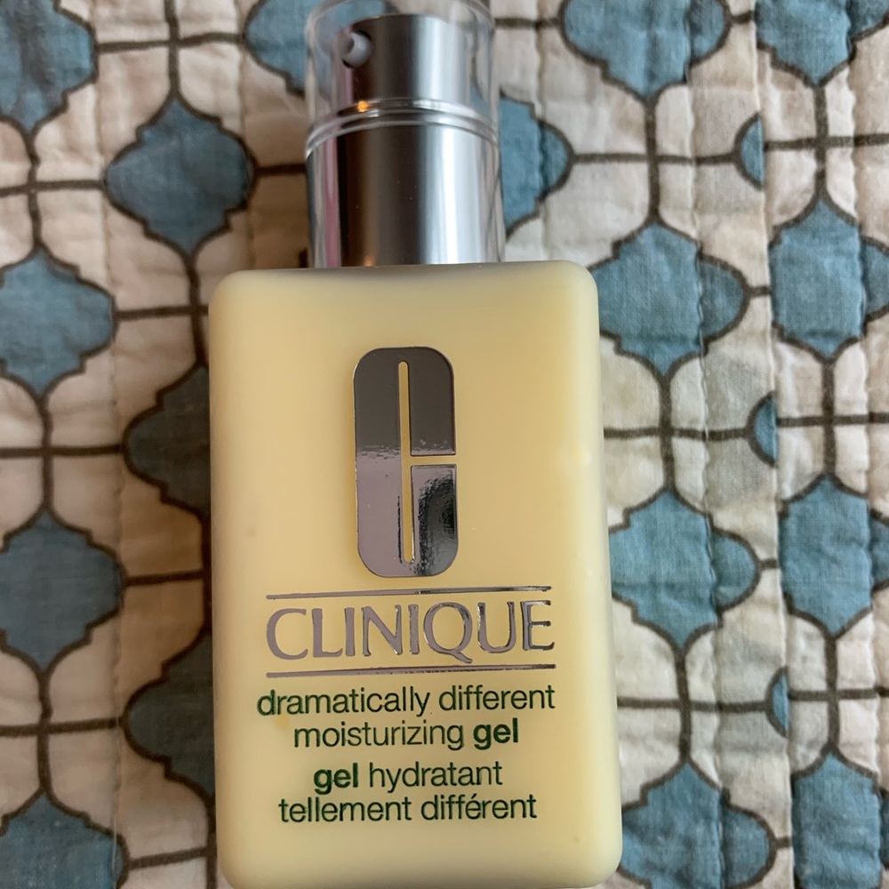 Clinique Dramatically Different Moisturizing Gel